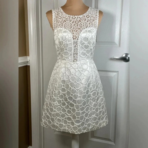 ✨ Lilly Pulitzer Raegan Fit & Flare Lace Dress New Size 0 - Picture 9 of 11